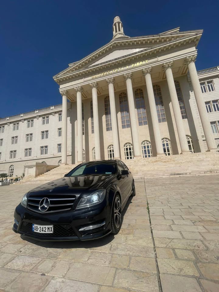 Fotoja 0 e listimit te prones me titull: Mercedes-Benz