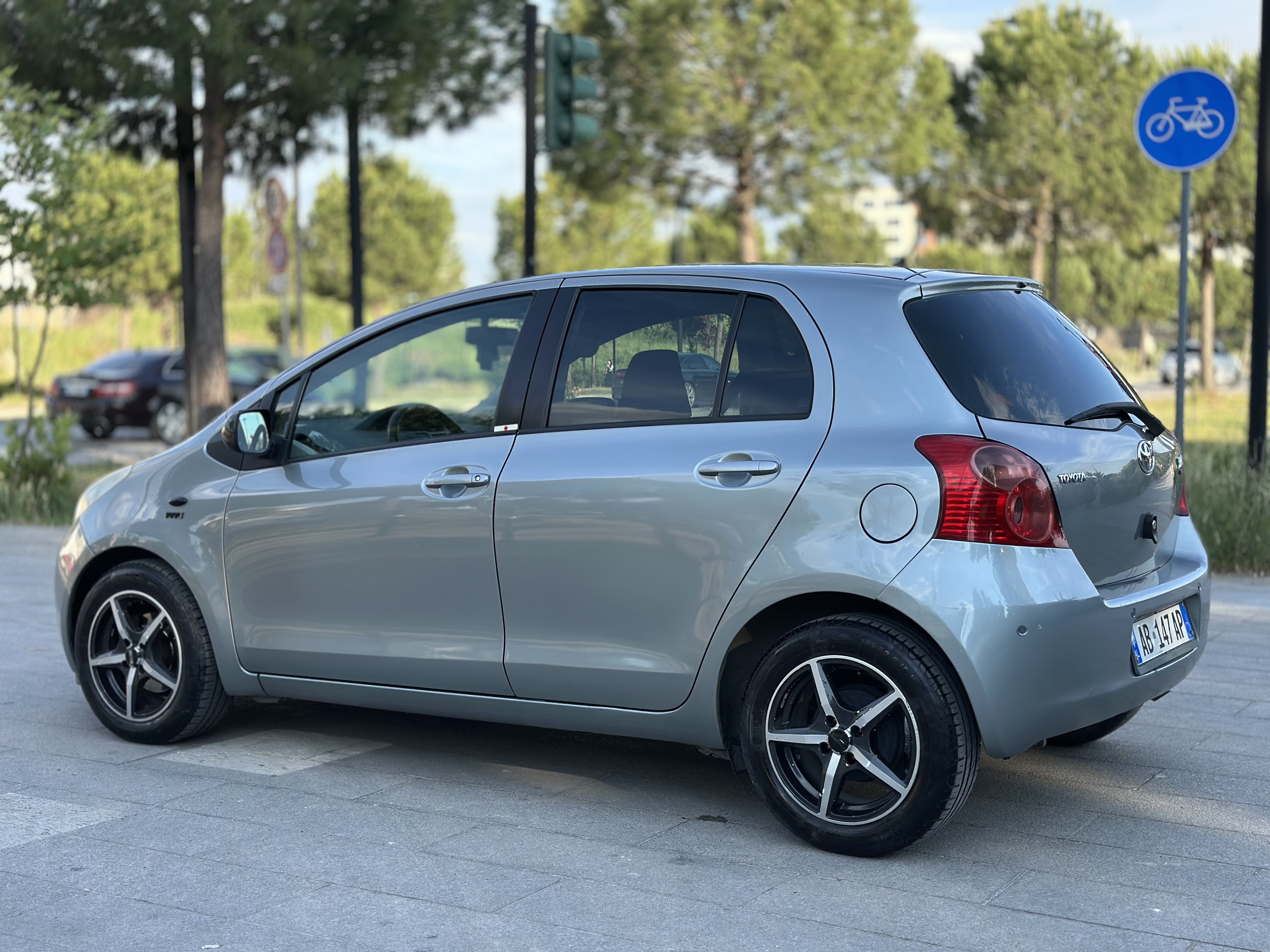 Fotoja 3 e listimit te prones me titull: Toyota